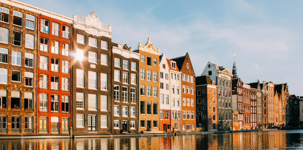 Amsterdam Architecture Tour & Canal Cruise