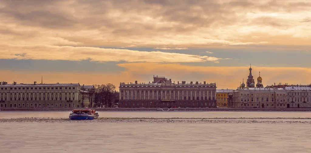 Full Day Private Tour to Hermitage & Peterhof by Hydrofoil