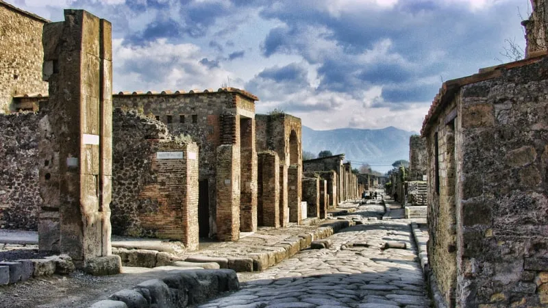 Full Day Pompeii Guided Tour with Train & Private Driver