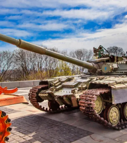 Full Day Private Tour to Tank Museum and Patriot Park
