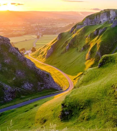 Full-day Group Tour to Derbyshire, the Peak District & Poole’s Cavern