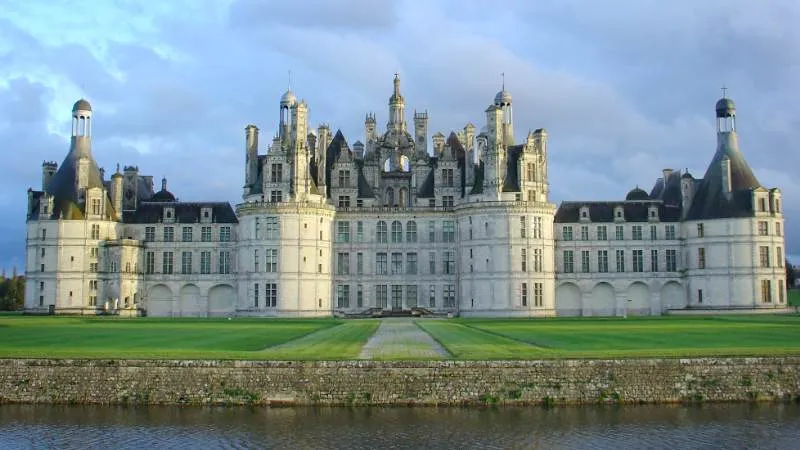 8-hour Chateux of the Loire Valley Tour with Visits to Chenonceau and Chambord